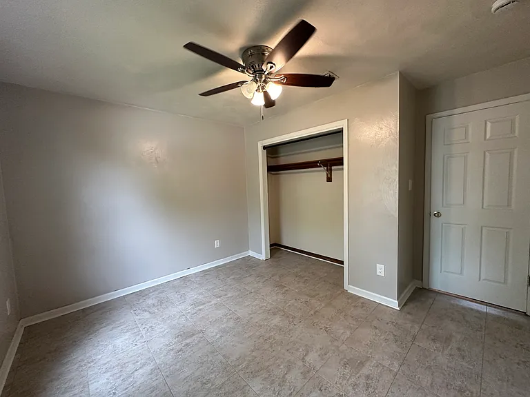 909 Chigwell Rd — Photo 21
