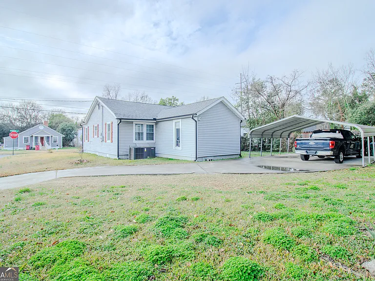 579 Lynmore Ave — Photo 22