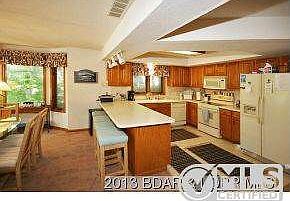 Kitchen & Breakfast Bar