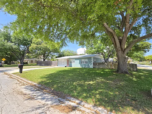 330 Barraclough St Photo 1