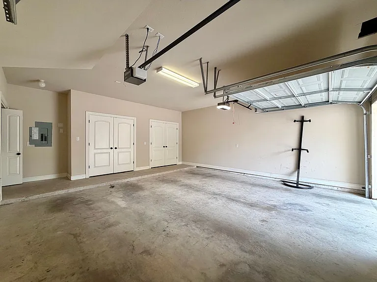 1402 Parker Ln #8 — Photo 24