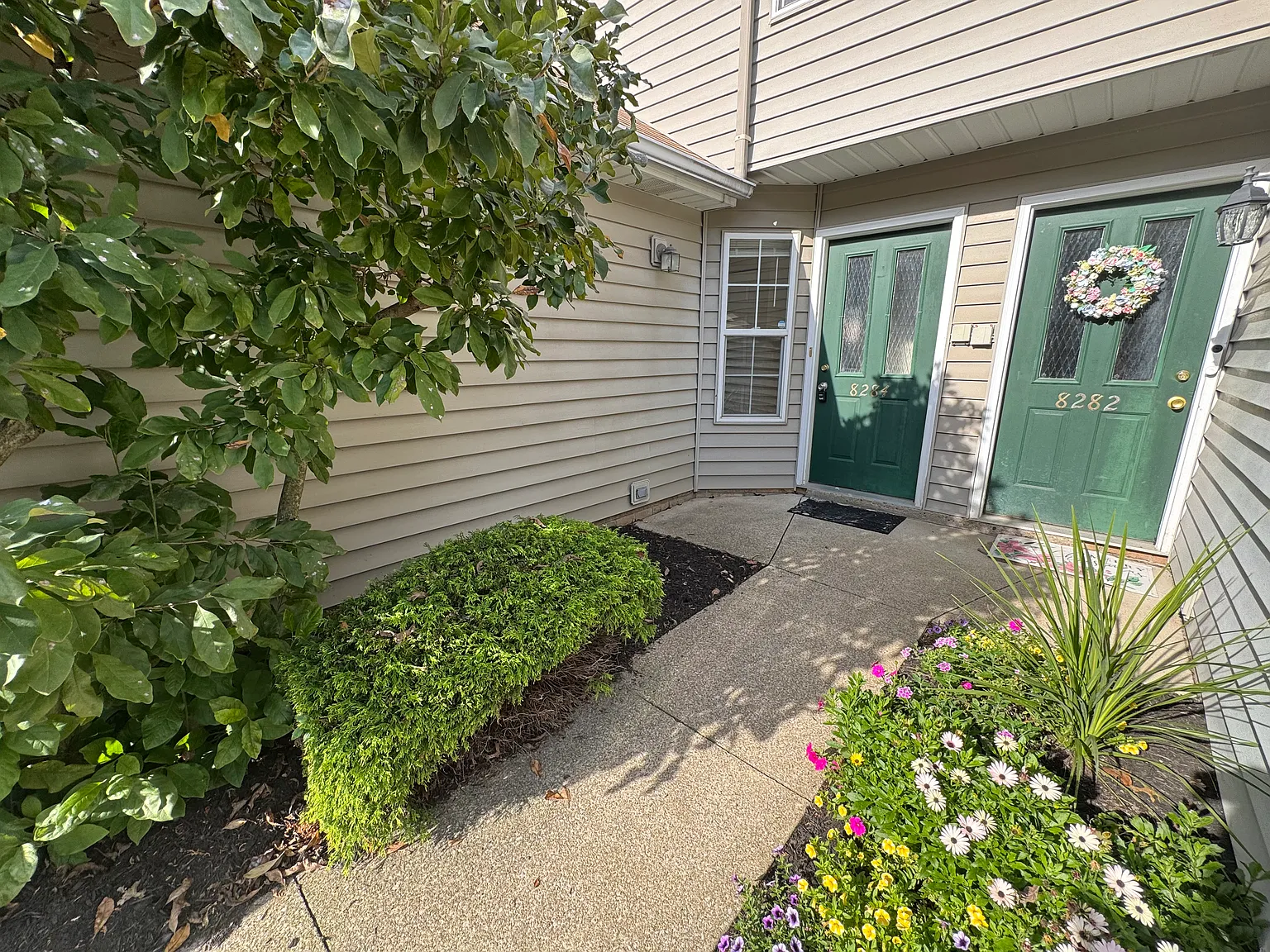 2 bed, 1.5 bath, 1250 sqft, $1,345 — Photo 2