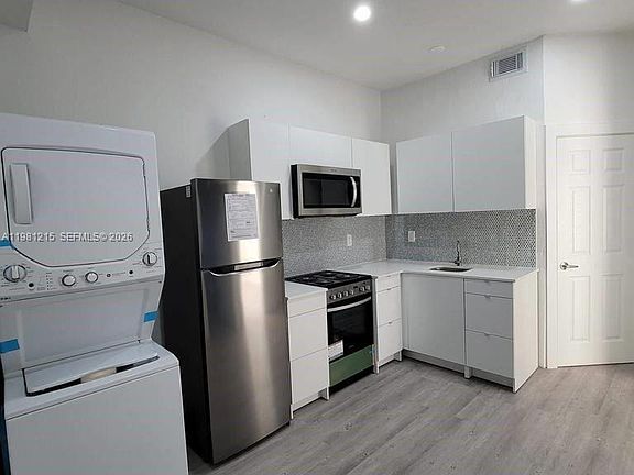 2nd image of 734 SW 4th St APT 6