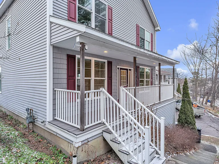 366 Colchester Ave — Photo 2