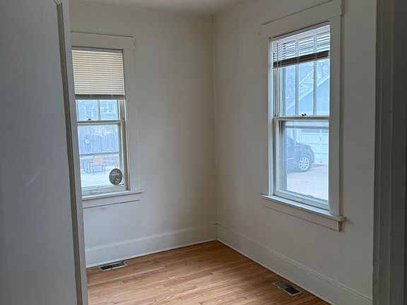 3rd image of 631 1/2 N 42nd St