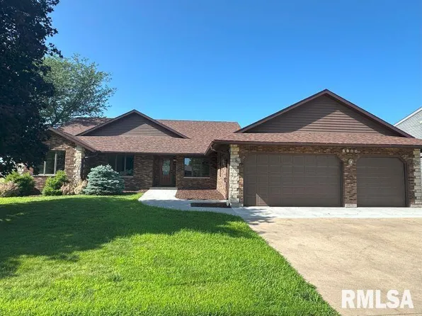 1109 Brookview Dr, De Witt, IA 52742