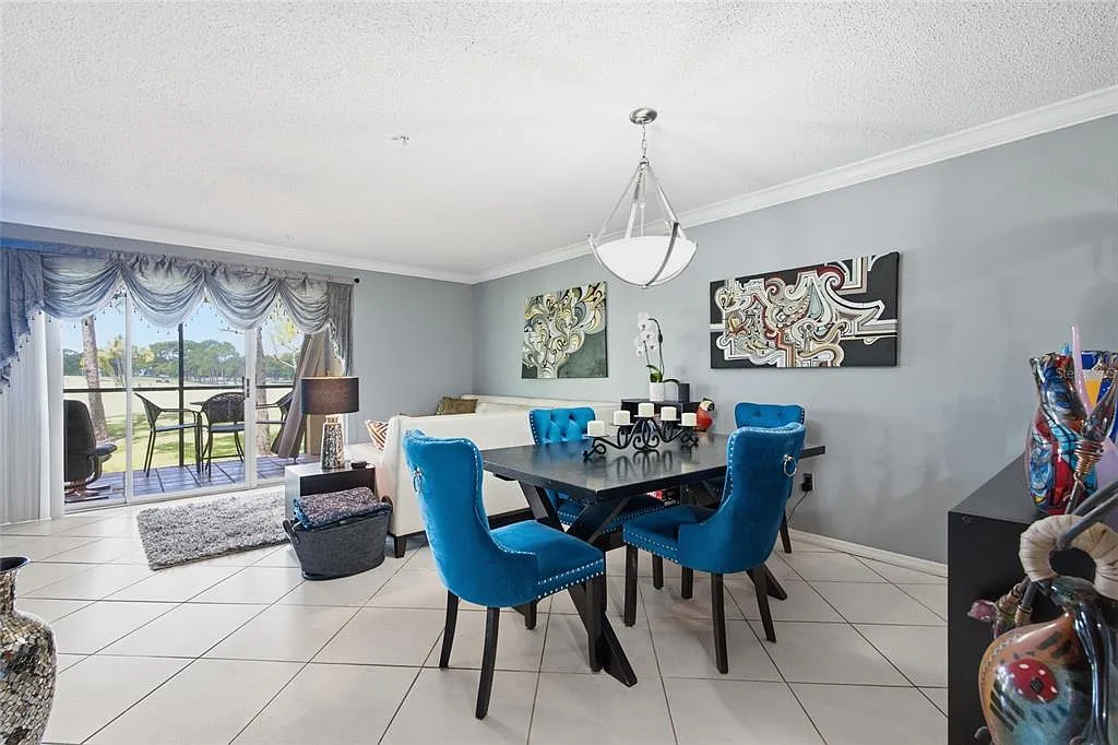 3 bed, 3.0 bath, 1572 sqft, $2,995 — Photo 3