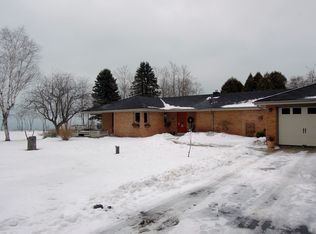 224 Lake Shore Rd, Grafton, WI 53024