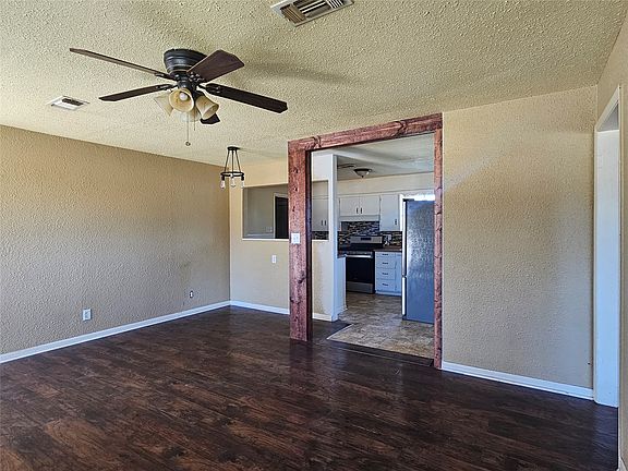 5th image of 509 Starkey St