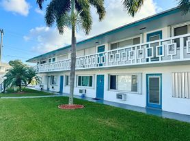 2204 Lake Osborne Dr, Lake Worth, FL