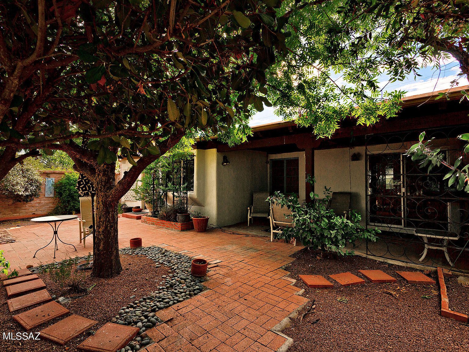 735 W Camino Del Poso, Green Valley, AZ 85614 Zillow