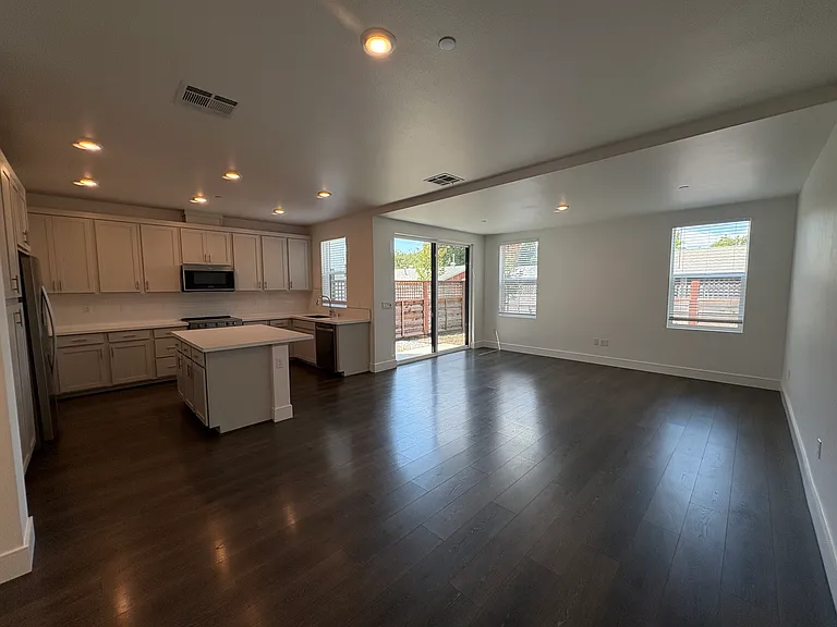 1609 Tecado Dr — Photo 8