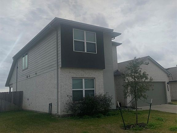 2nd image of 31 Desert Spring Ln