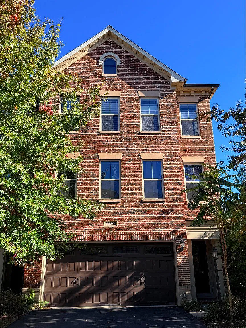 3 bed, 3.5 bath, 3117 sqft, $3,650 — Photo 1