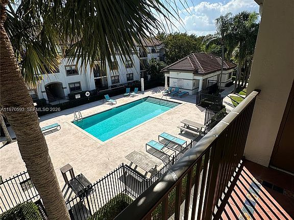 2nd image of 560 S Park Rd #367