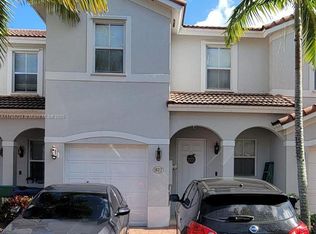 1022 NE 208th St, Miami, FL 33179