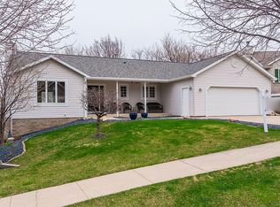 2126 Ponderosa Dr SW, Rochester, MN 55902