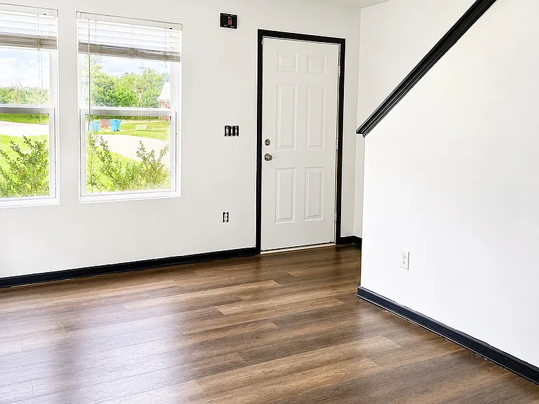 105 Loblolly Ln — Photo 2