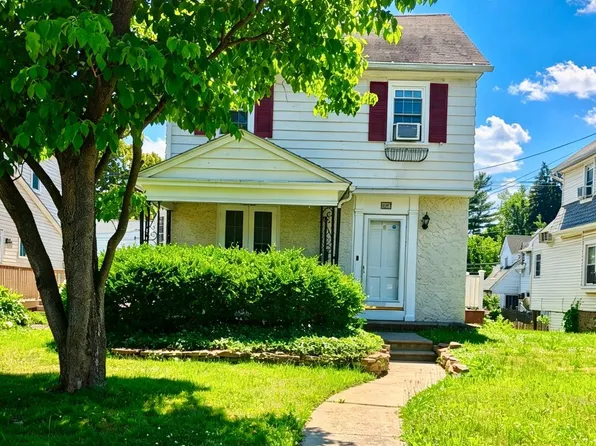 222 Rock Glen Rd, Wynnewood, PA 19096