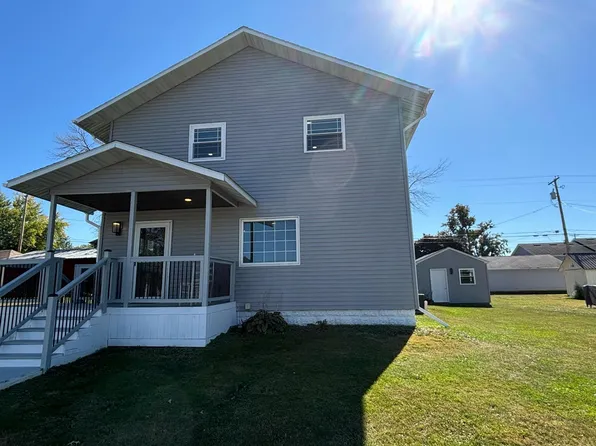 110 1st St, Gladbrook, IA 50635