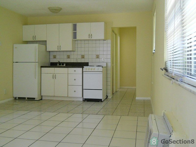 2nd image of 1858 Dewey St APT 9