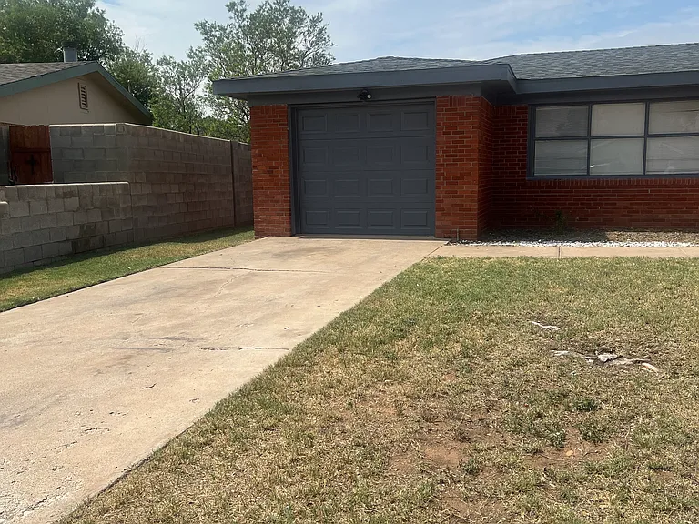 4209 Fernwood St — Photo 2