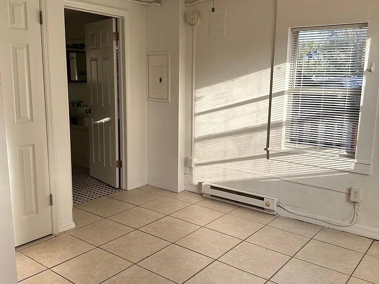 919 N Grandview Ave #5 — Photo 7