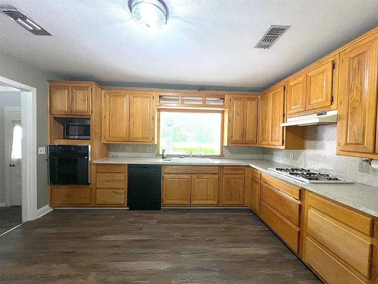 2206 Nancy Lou St — Photo 10