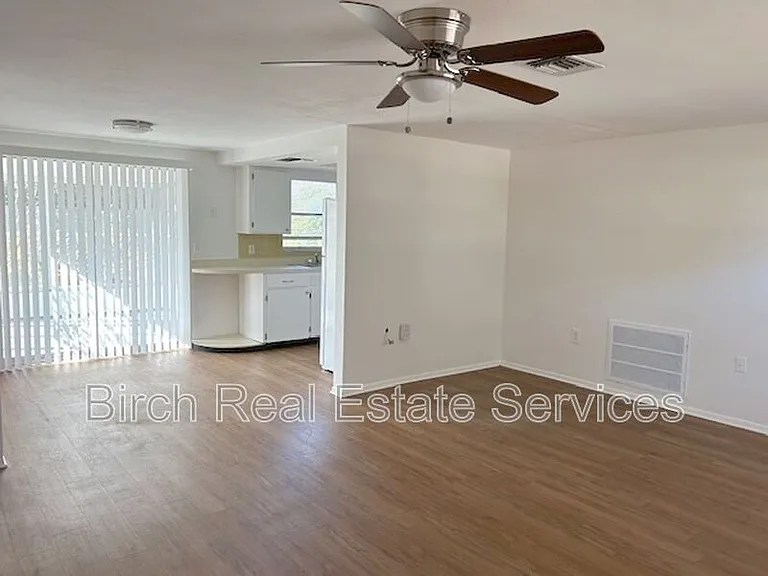 4813 Elmwood St — Photo 2