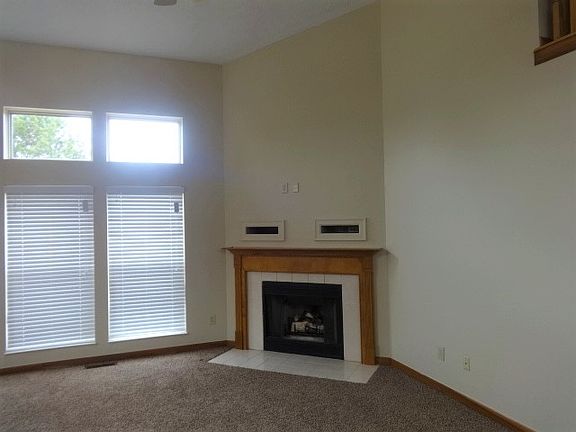 2nd image of 156 Hawthorn Blvd