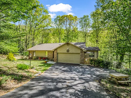 140 Ridgeview Dr Photo 1