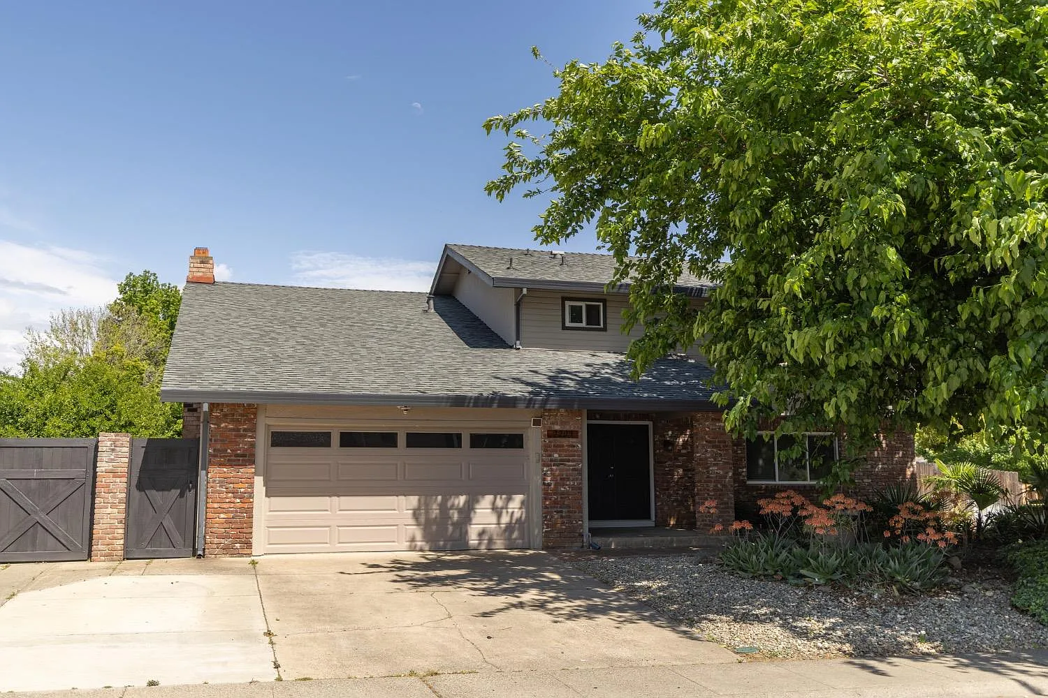 2200 El Cejo Cir photo 1