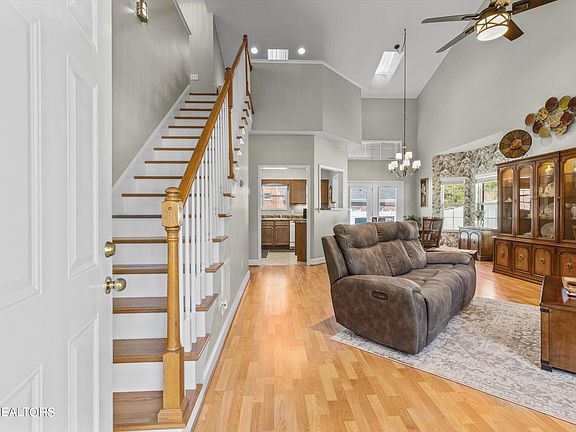 3rd image of 2423 Lassie Way