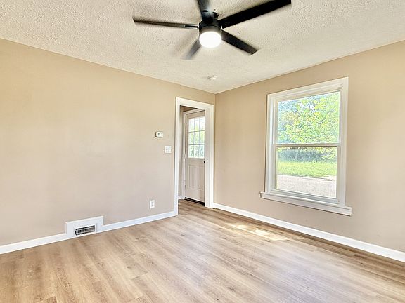 4th image of 62 21st St NW