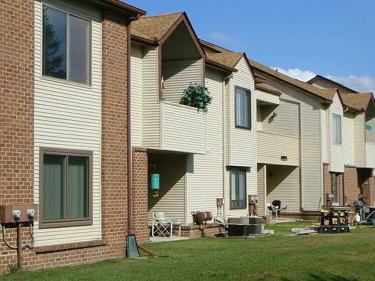 6705 Ridgefield Cir — Photo 2