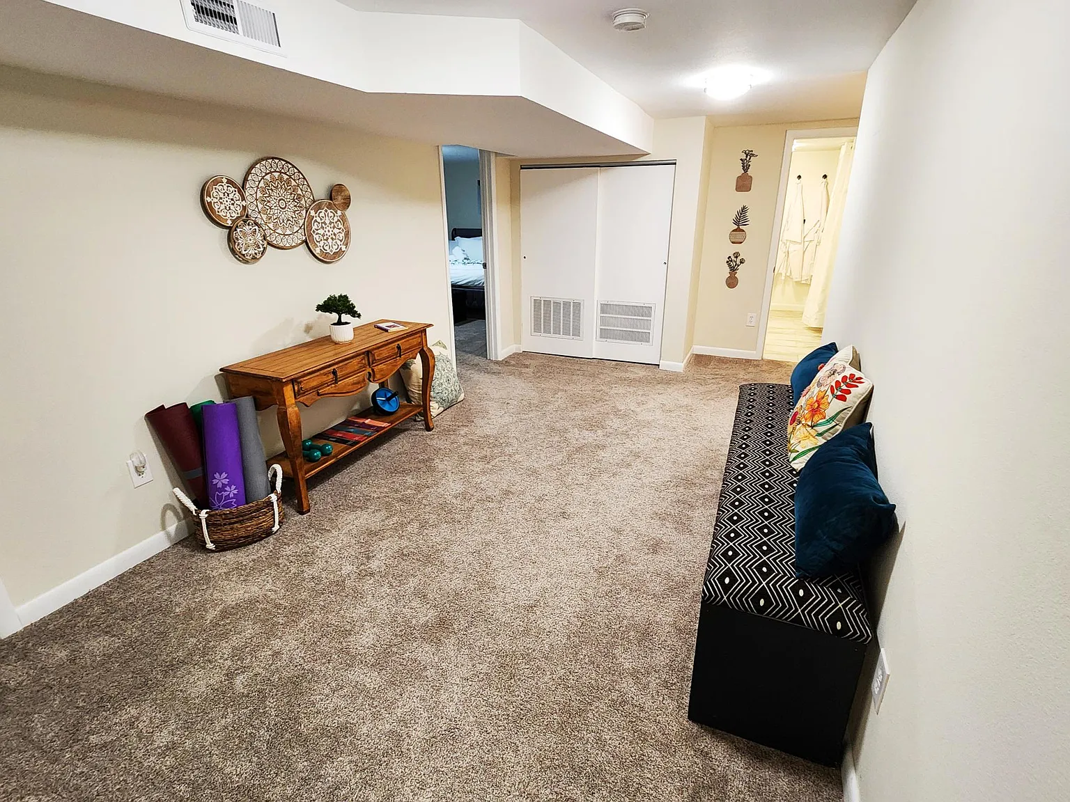 5 bed, 2624 sqft, $7,400 — Photo 3