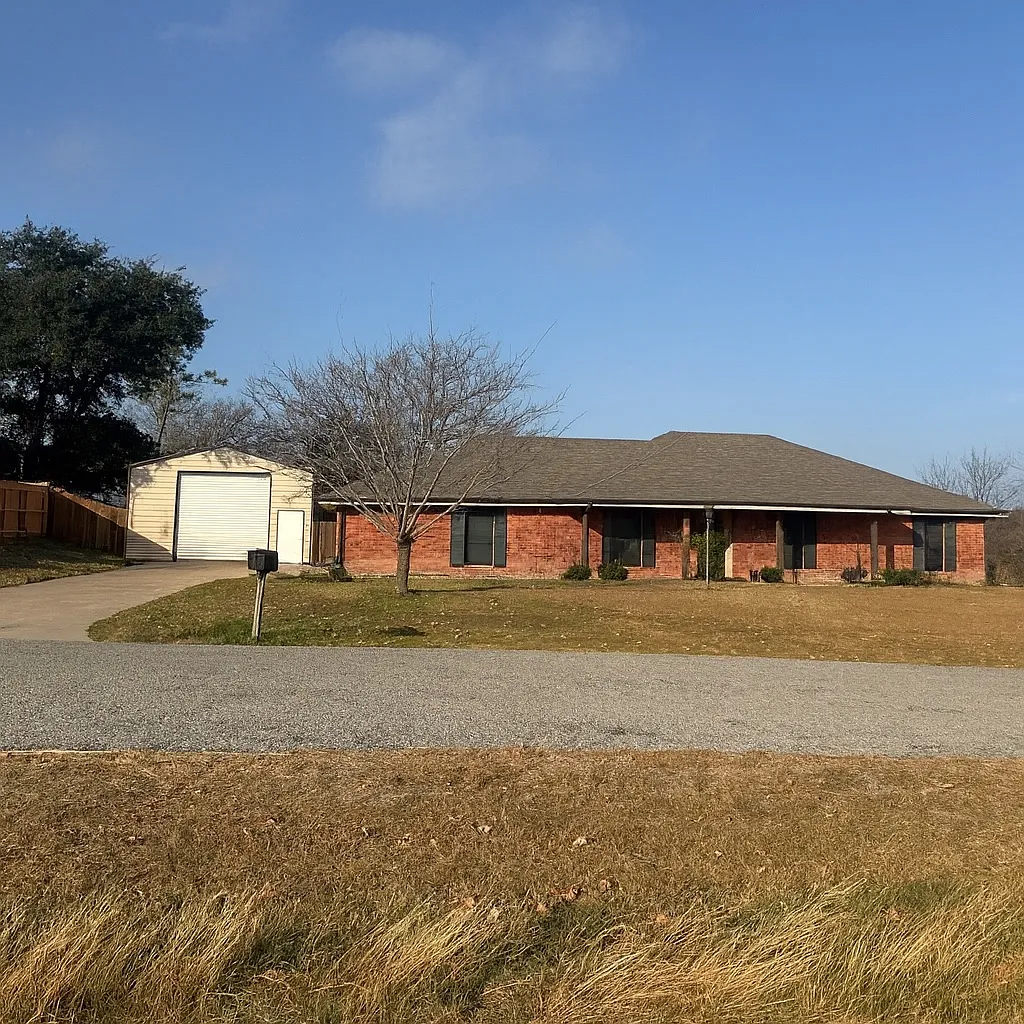 332 Marty Cir — Photo 1