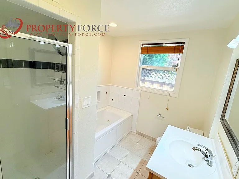 1623 Howard Ave — Photo 26