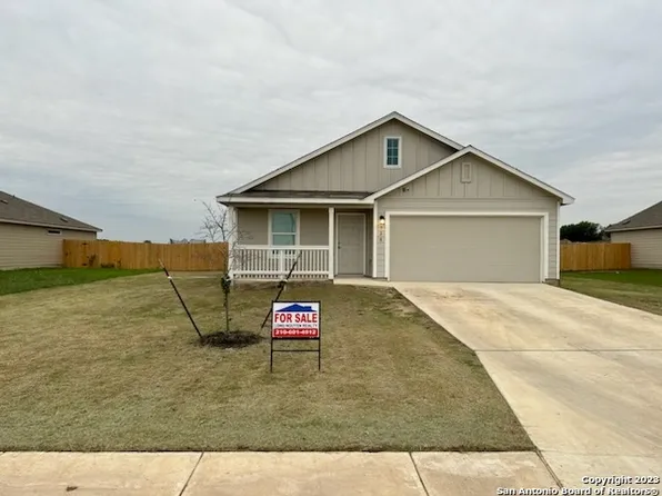 328 Agave Circle, Jourdanton, TX 78026