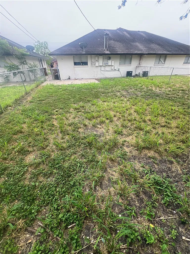 Building Photo - 3620 La Paz Dr