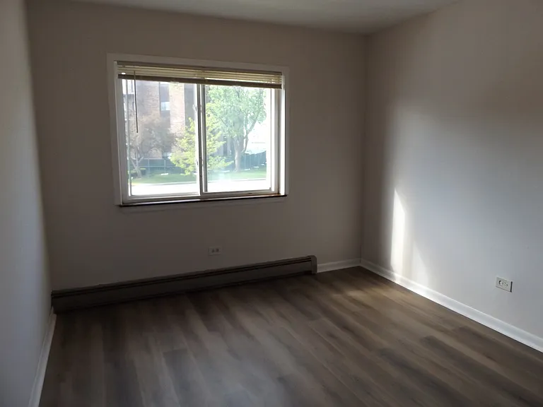 710 W Huntington Commons Rd #2B — Photo 12