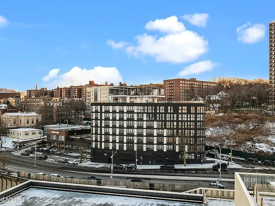 5 Stuyvesant Pl #4G