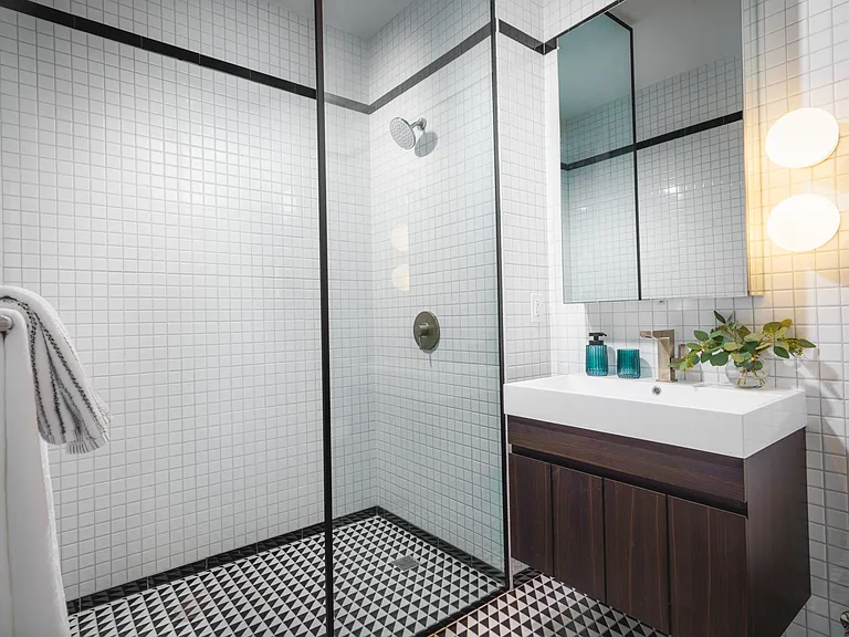40 Bruckner Blvd #B716B — Photo 6