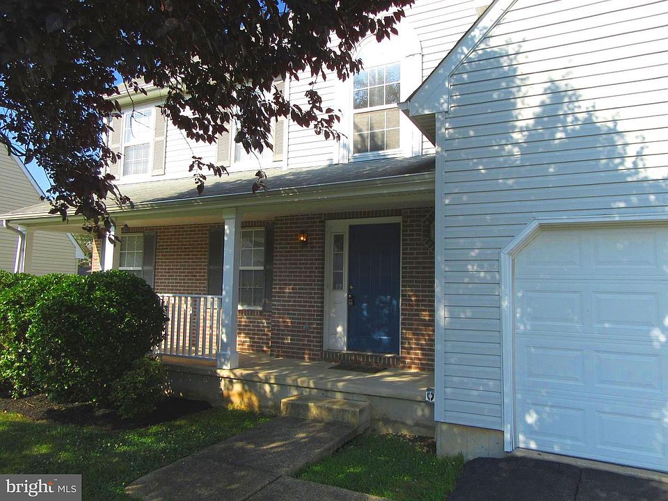 1st image of 132 W Flagstone Dr