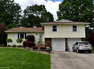 1704 Oak St, Girard, OH 44420