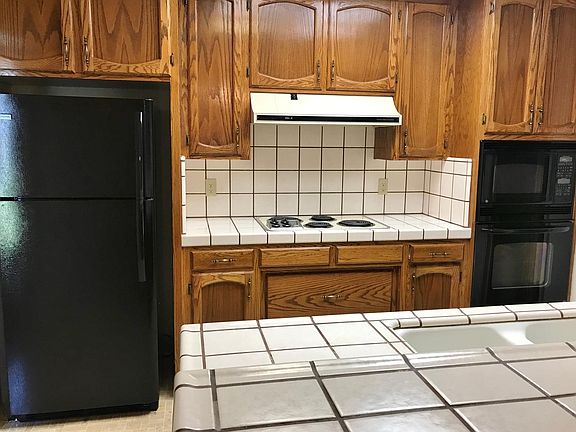 3rd image of 748 Helen Dr
