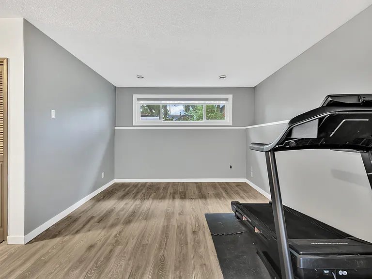 239 Oakview Ave — Photo 11