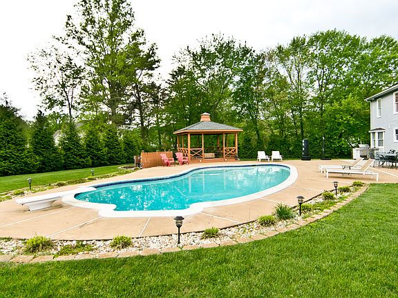 4th image of 7209 Byrneley Ln