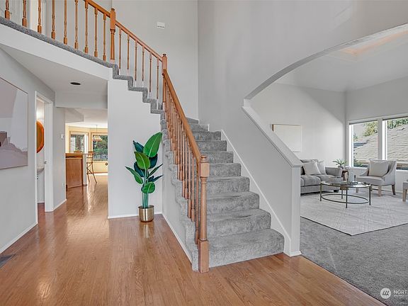 2nd image of 1903 Dumas Circle NE