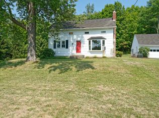 490 Farm To Market Rd, Troy, NY 12180